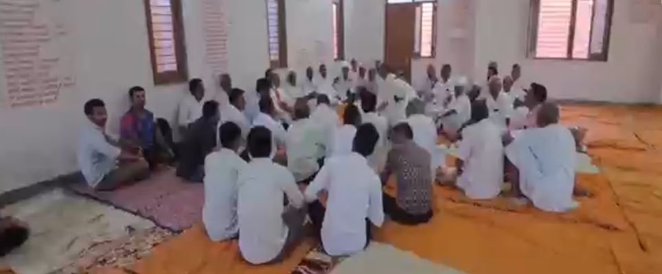 पंचायती राज चुनाव से पहले आबू-पिंडवाड़ा में राजपुरोहित समाज की बैठक, नितिन बंसल के खिलाफ निंदा प्रस्ताव पारित; निर्दलीय प्रत्याशी उतारने की चेतावनी